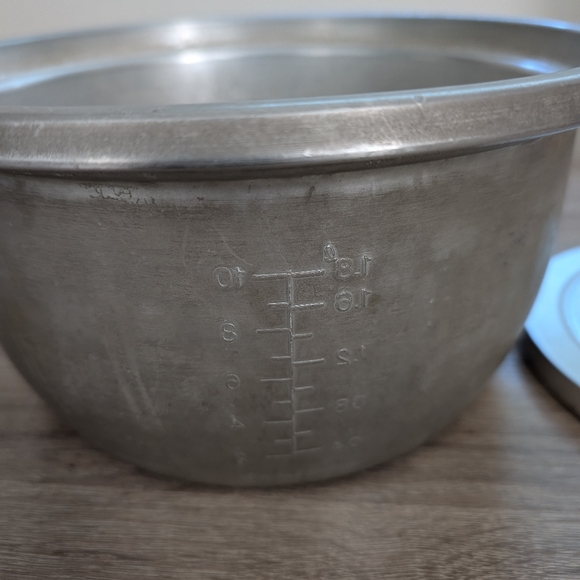 Sanyo 10 Cup Rice Cooker Pot insert & streamer replacement parts, Original Owner - Picture 3 of 8